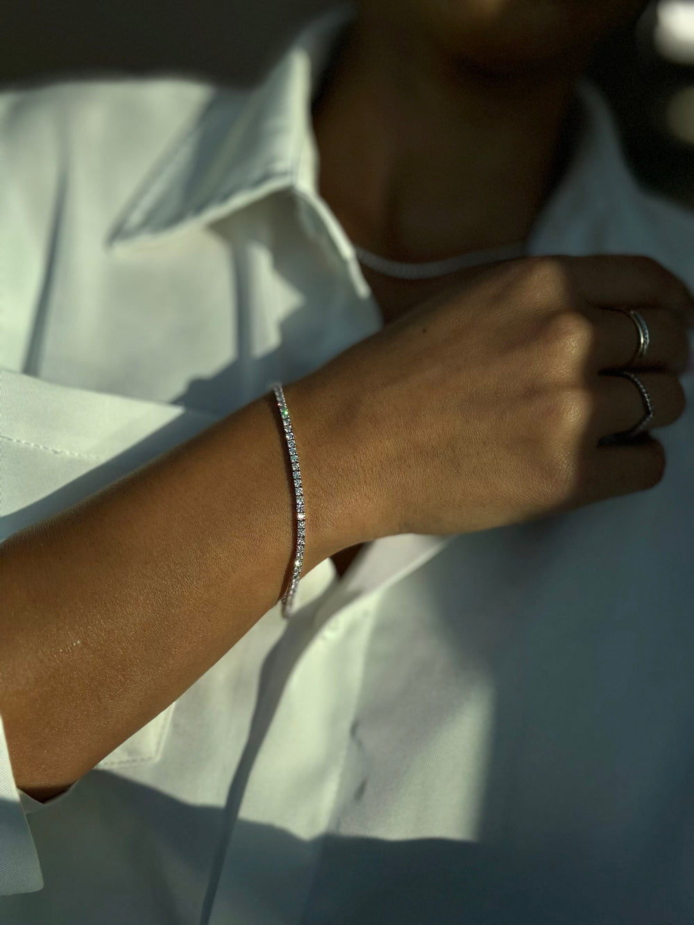 2CT 4 Prong Natural Diamond Tennis Bracelet 14K Gold, Model Hand