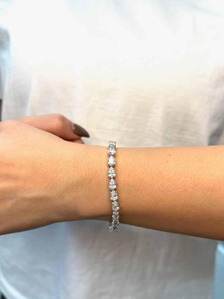 Linosa - Pear Shape East To West Natural Diamond Tennis Bracelet - Gem Jewelers Co