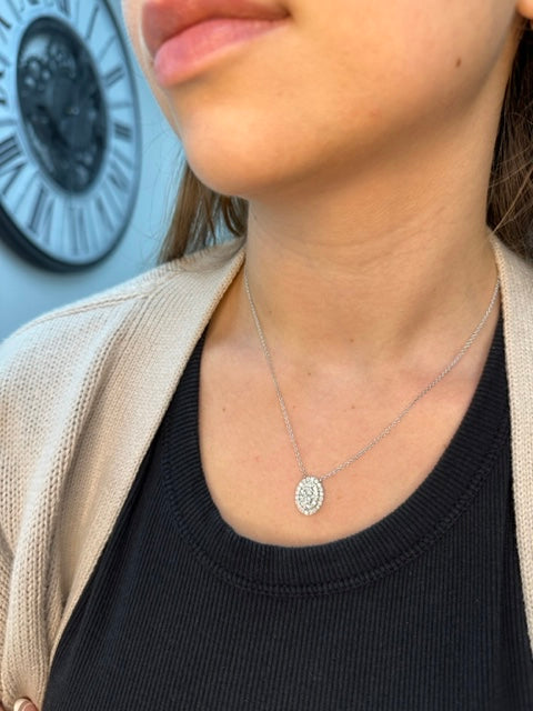 oval-shape-diamond-pendant-necklace-in-white-gold