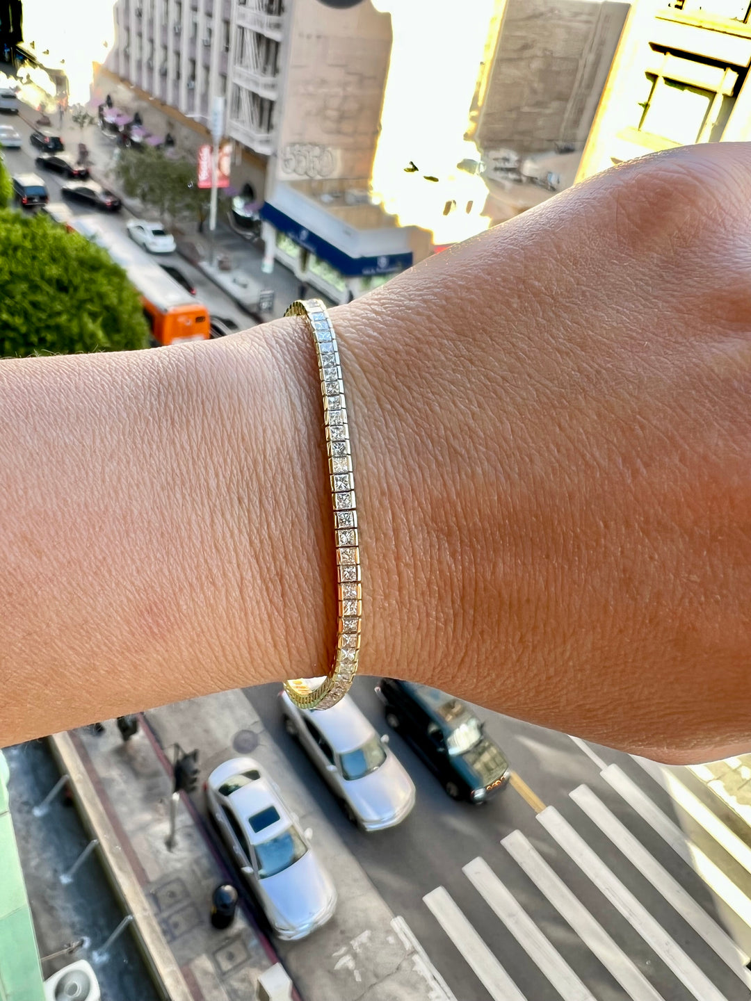 princess-cut-diamond-tennis-bracelet-in-14k-yellow-gold