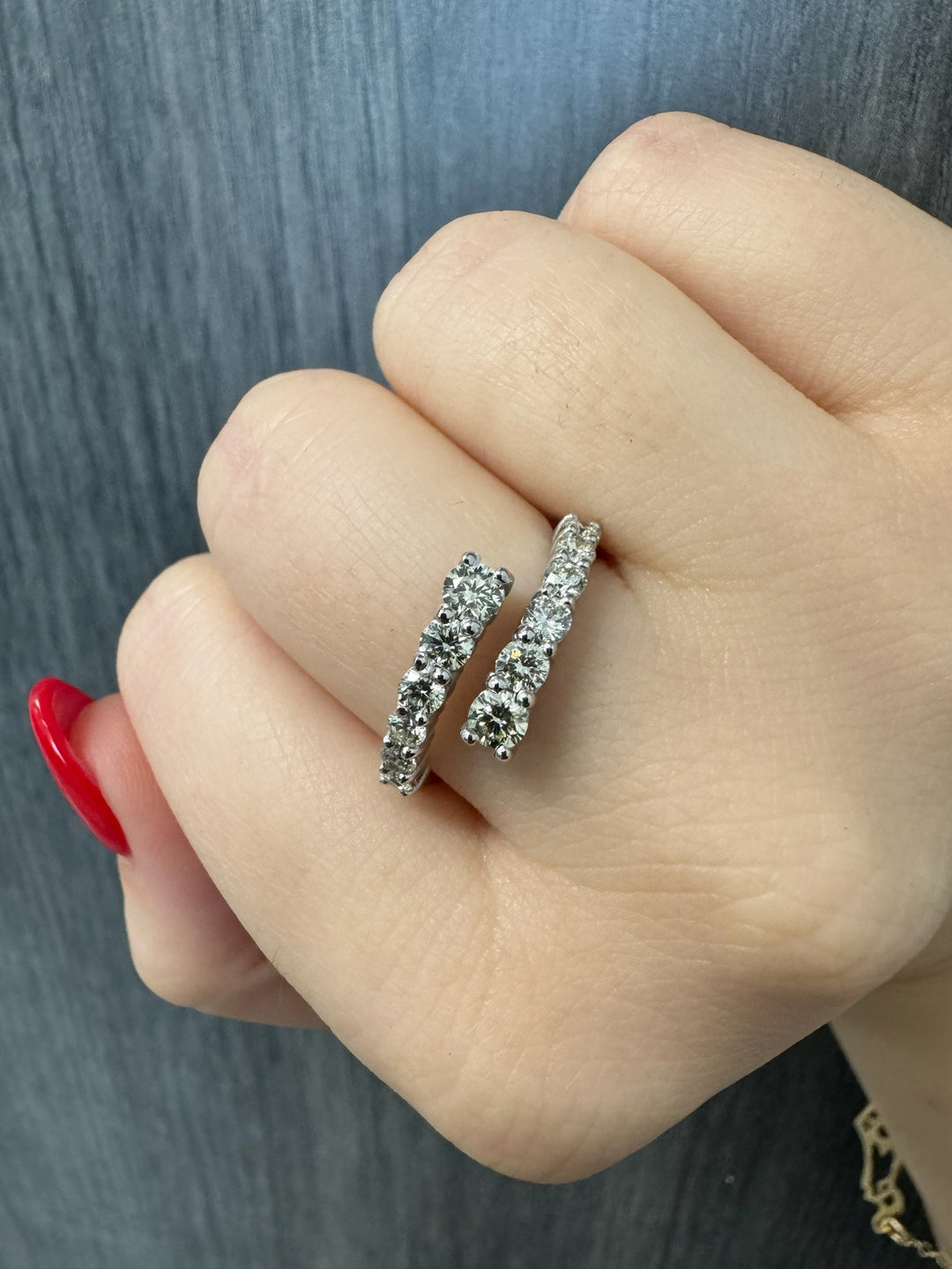 Graduated Round Cut Diamond Ring Open Design