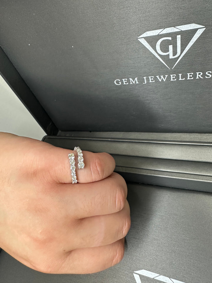 Elvera - Graduated Round Cut Diamond Wrap Ring