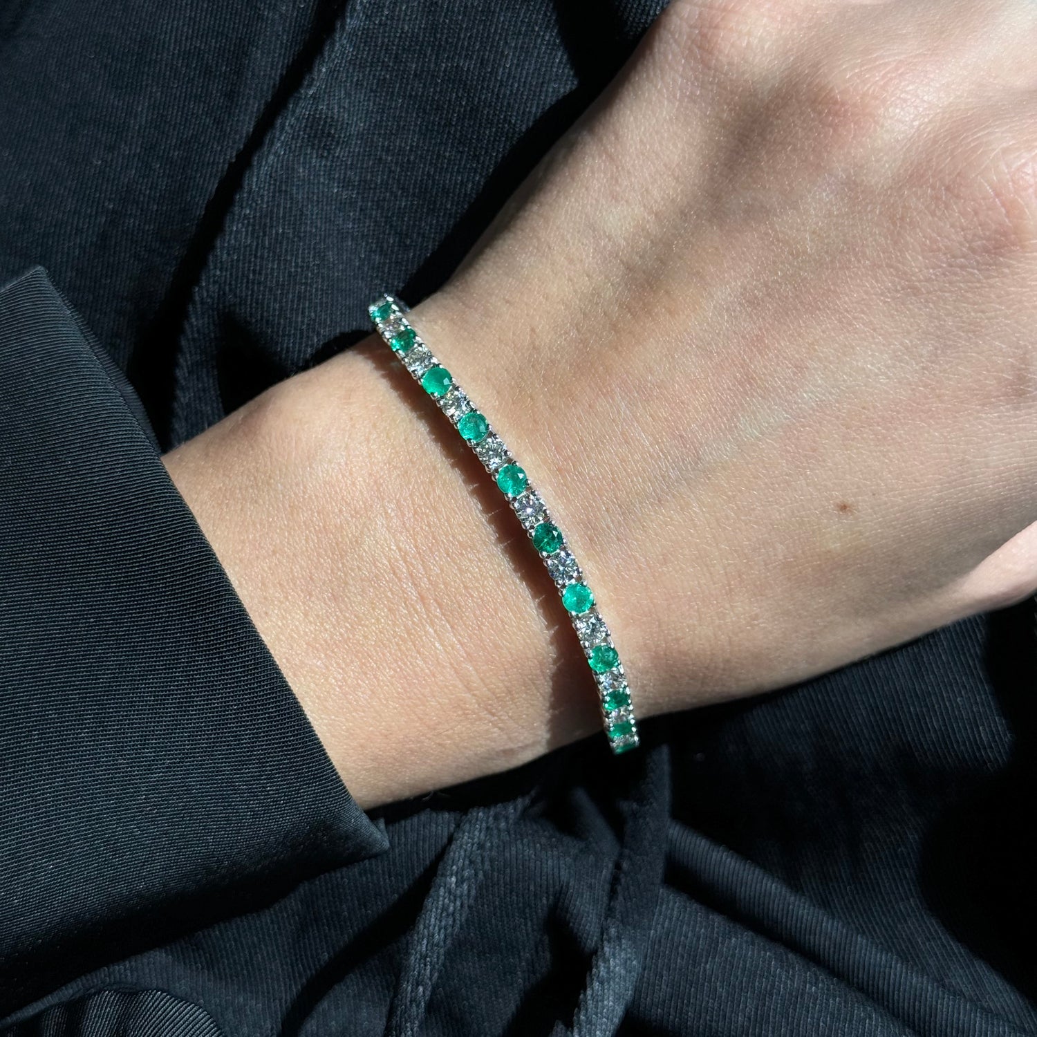 Alternating Natural Diamond & Green Emerald Round Shape Tennis Bracelet in 14K Solid Gold