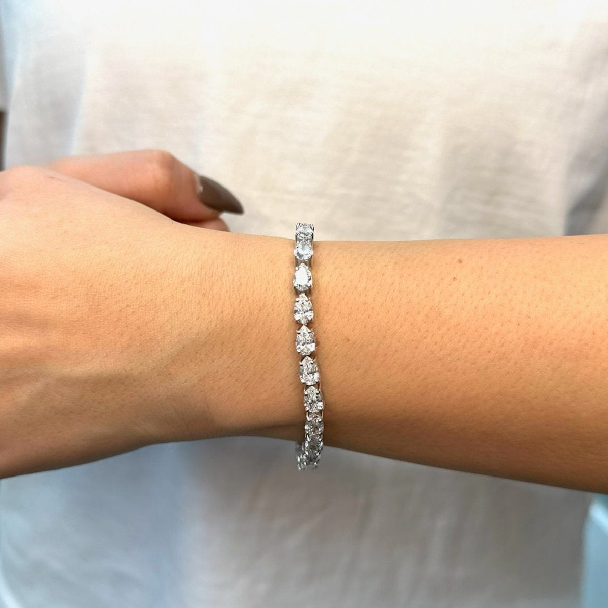 Pear shape diamond tennis bracelet