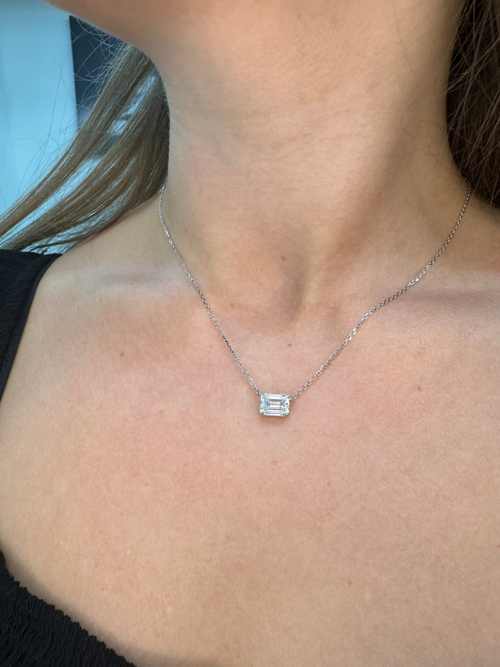 emerald-shape-diamond-pendant-necklace