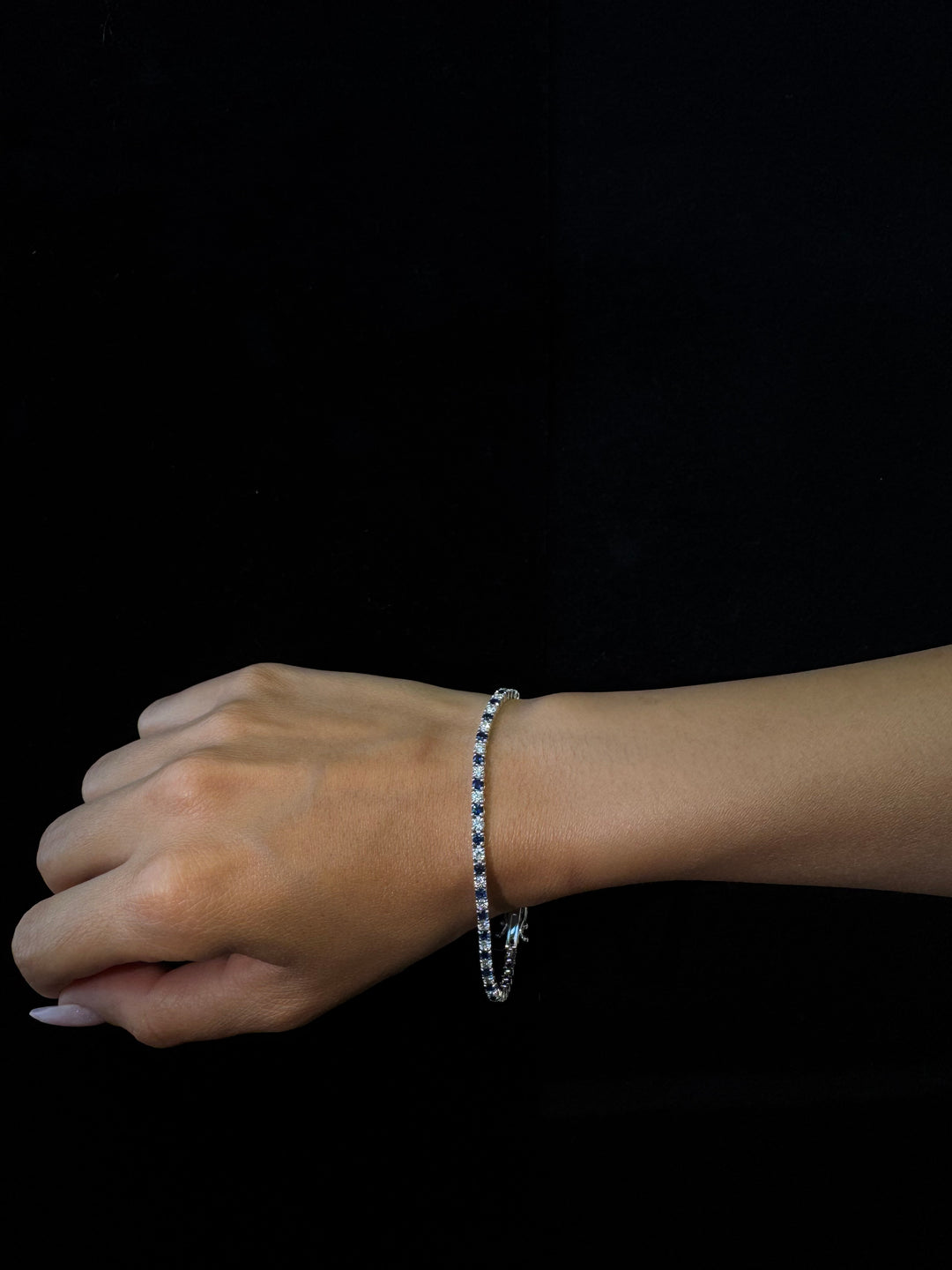 Natural Diamond & Sapphire Tennis Bracelet Gold Model Hand