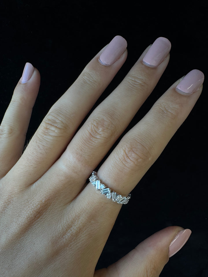 Delfina - Baguette and Round Shape Diamond Offset Band