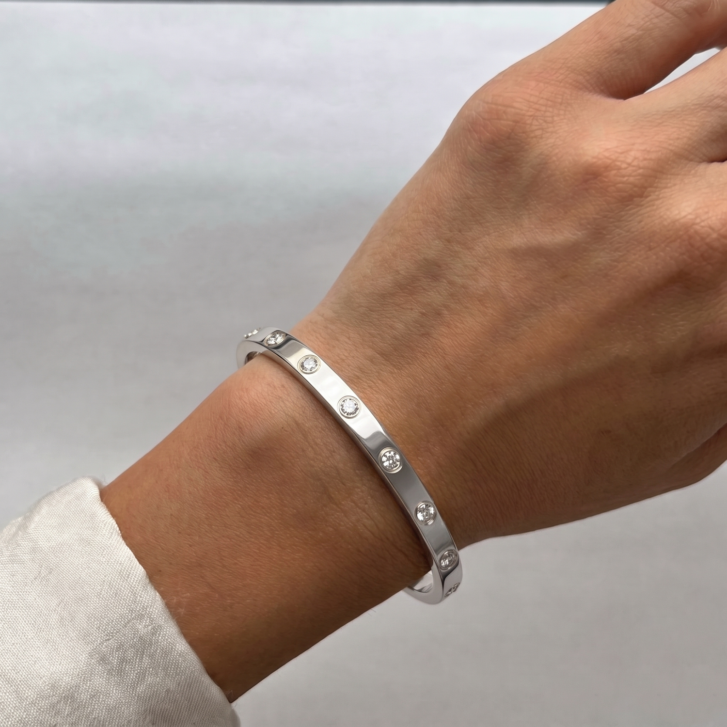 Anza - Round Cut Bezel Set Natural Diamond Bangle