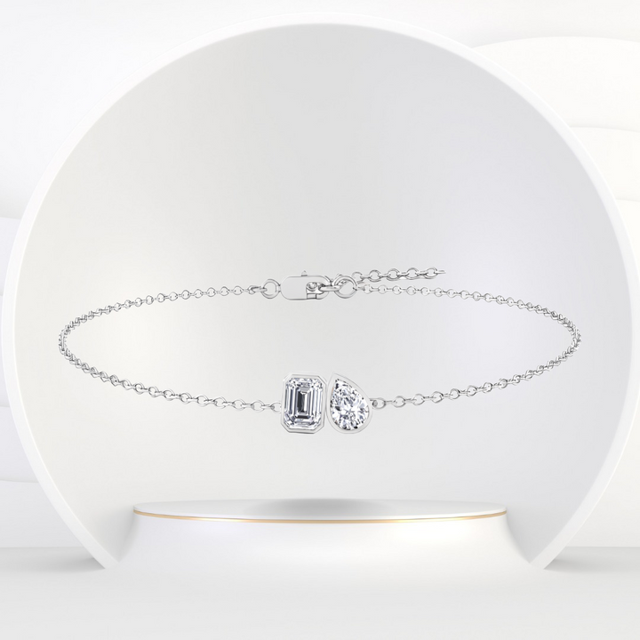 WG Toi Et Moi Emerald & Pear Shape Diamond Bracelet front view