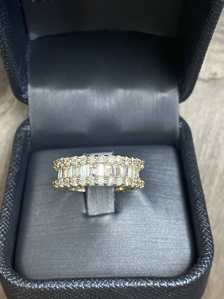round-cut-and-baguette-cut-diamond-ring-solid-gold