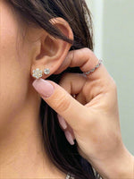 cluster-flower-diamond-studs-in-yellow-gold-with-round-stud