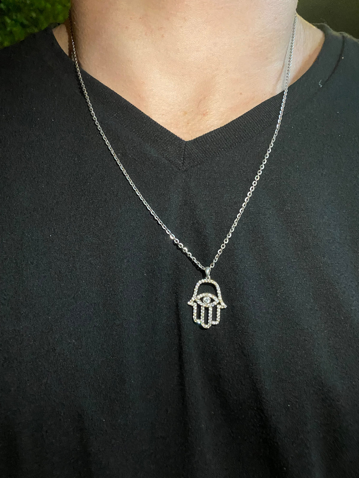 diamond-hamsa-pendant-solid-gold